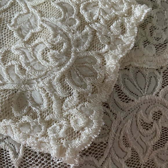 COPY - Vintage Signature Lace Three-Quarter Sleeve Top - Picture 7 of 12